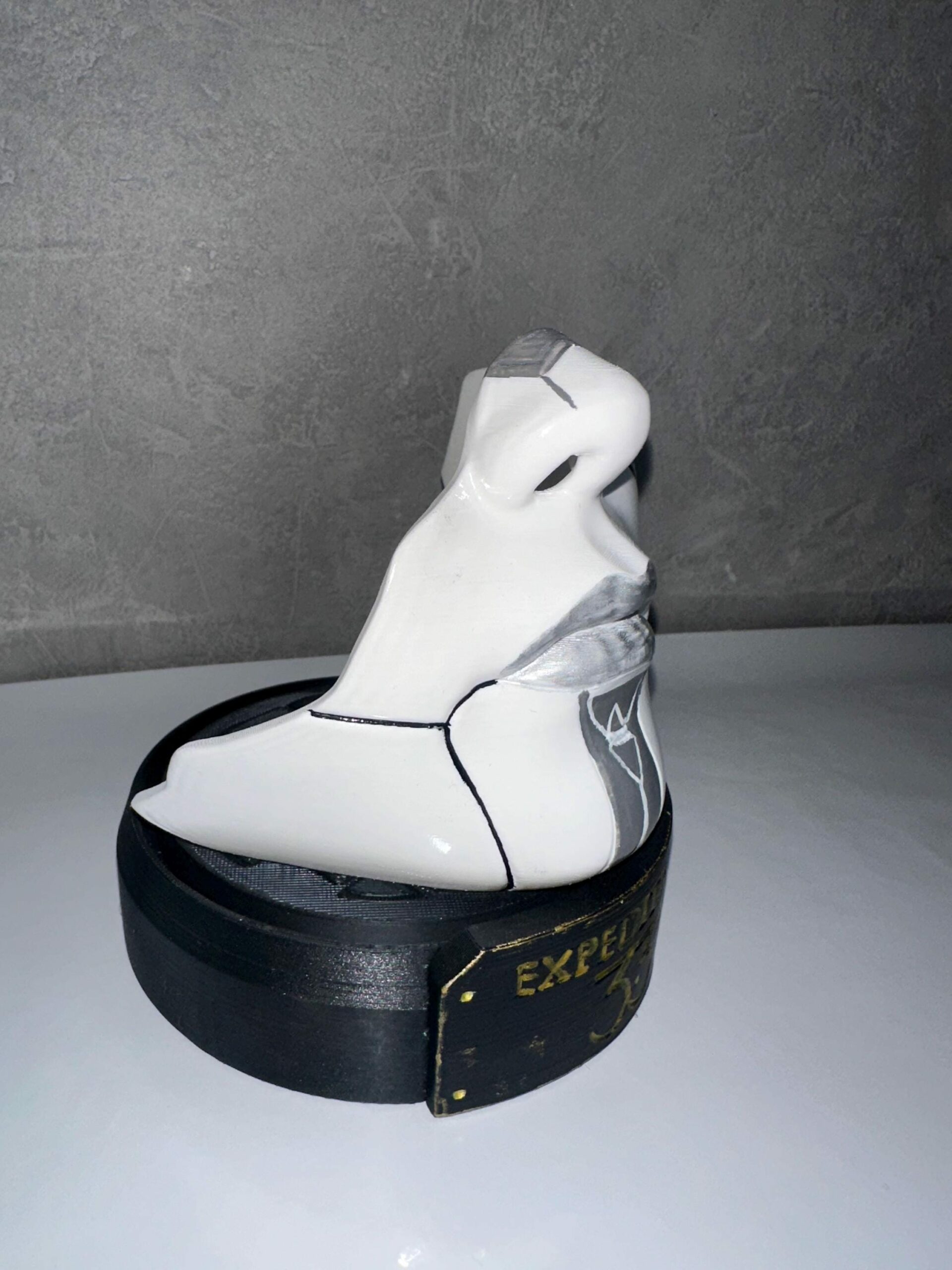 Masque Alicia Clair Obscur Expédition 33 + Support – Image 4
