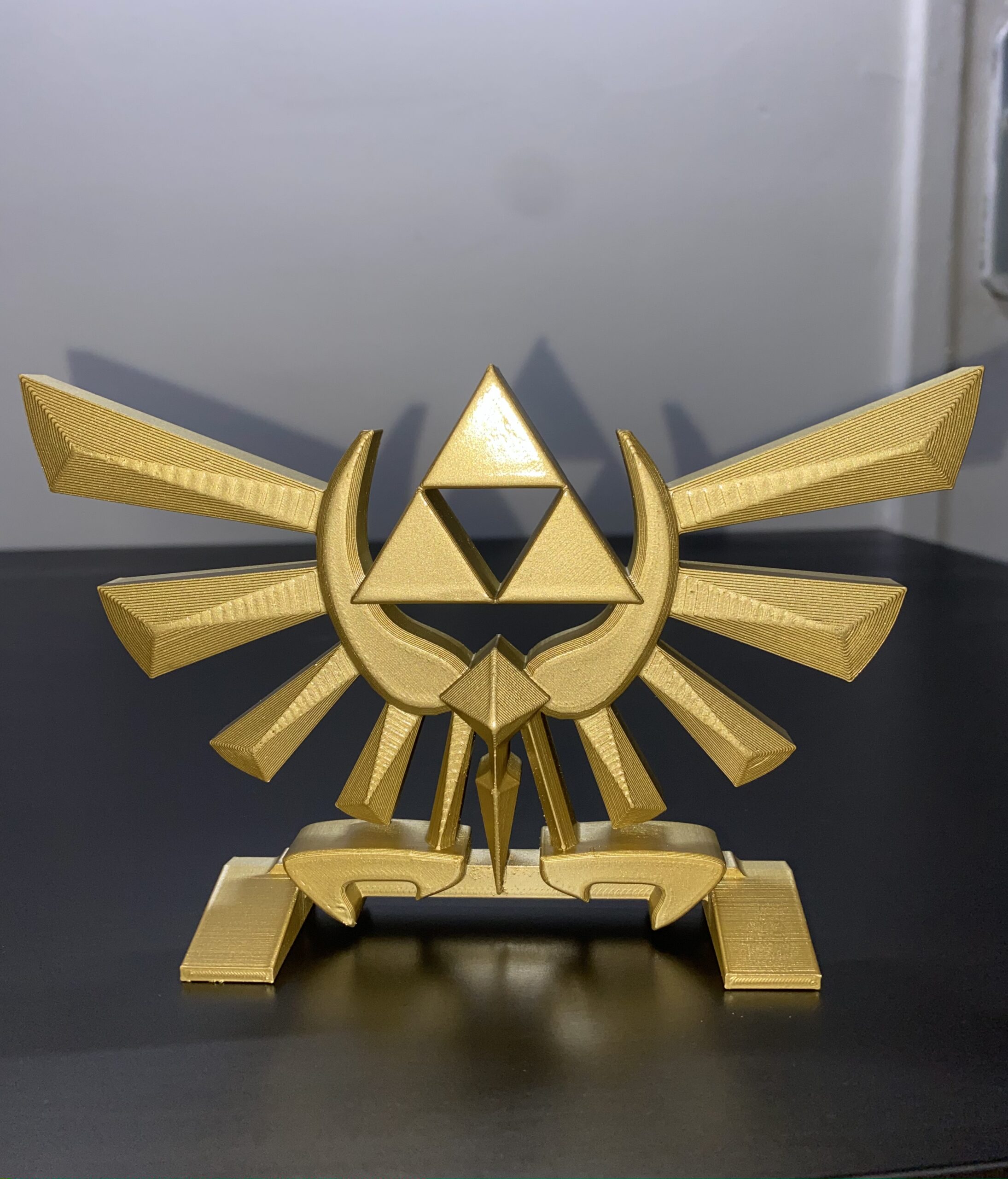 Stand Triforce Zelda doré impression 3D 20cm