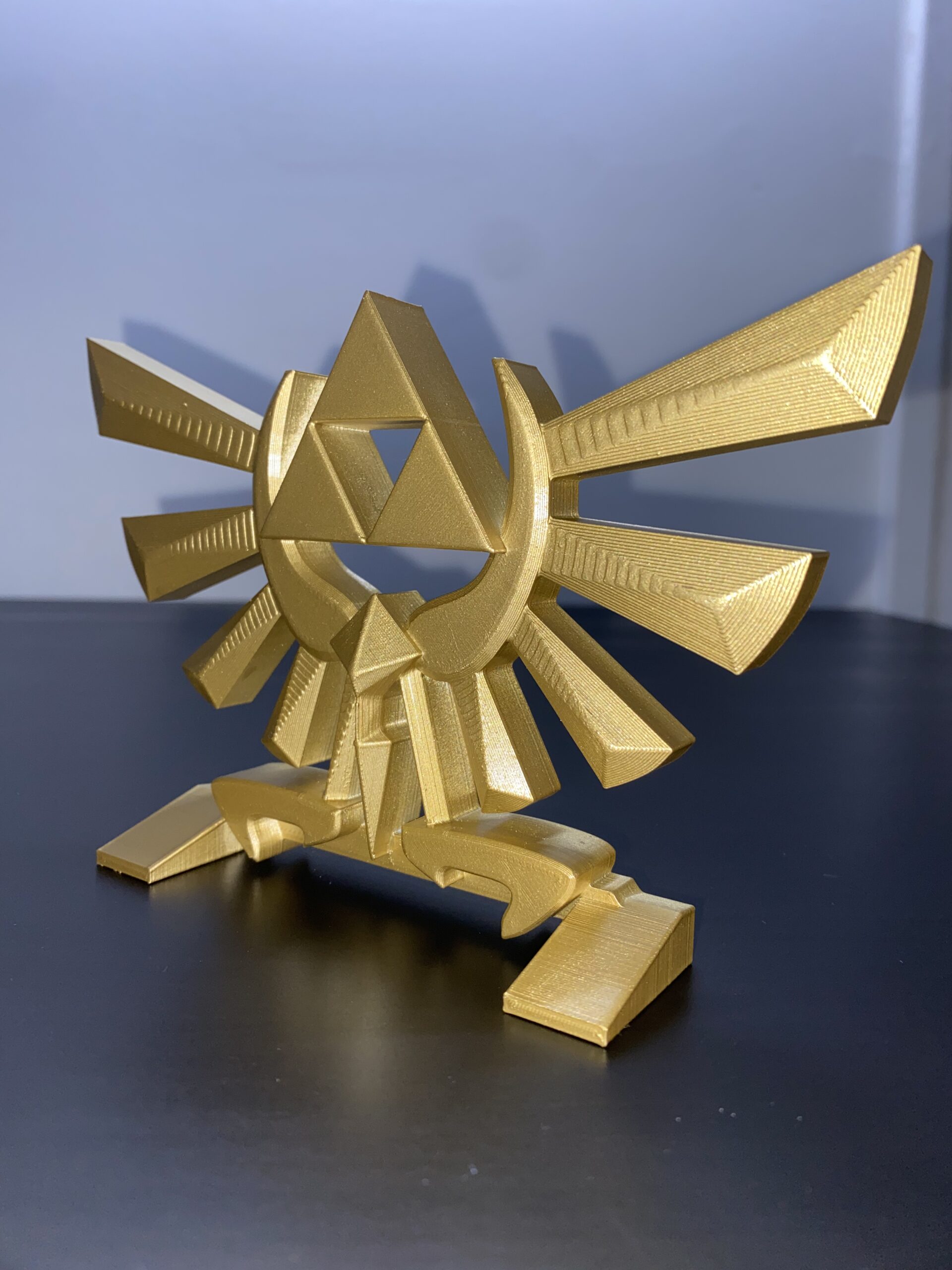 Stand Triforce Zelda doré impression 3D 20cm